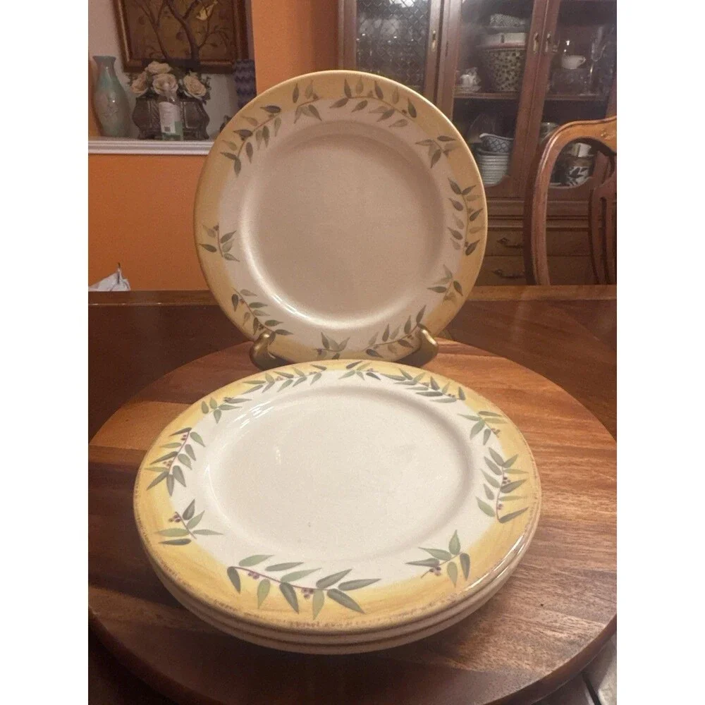 Dinner Plate Brittany by Crate & Barrel A Set Of 4